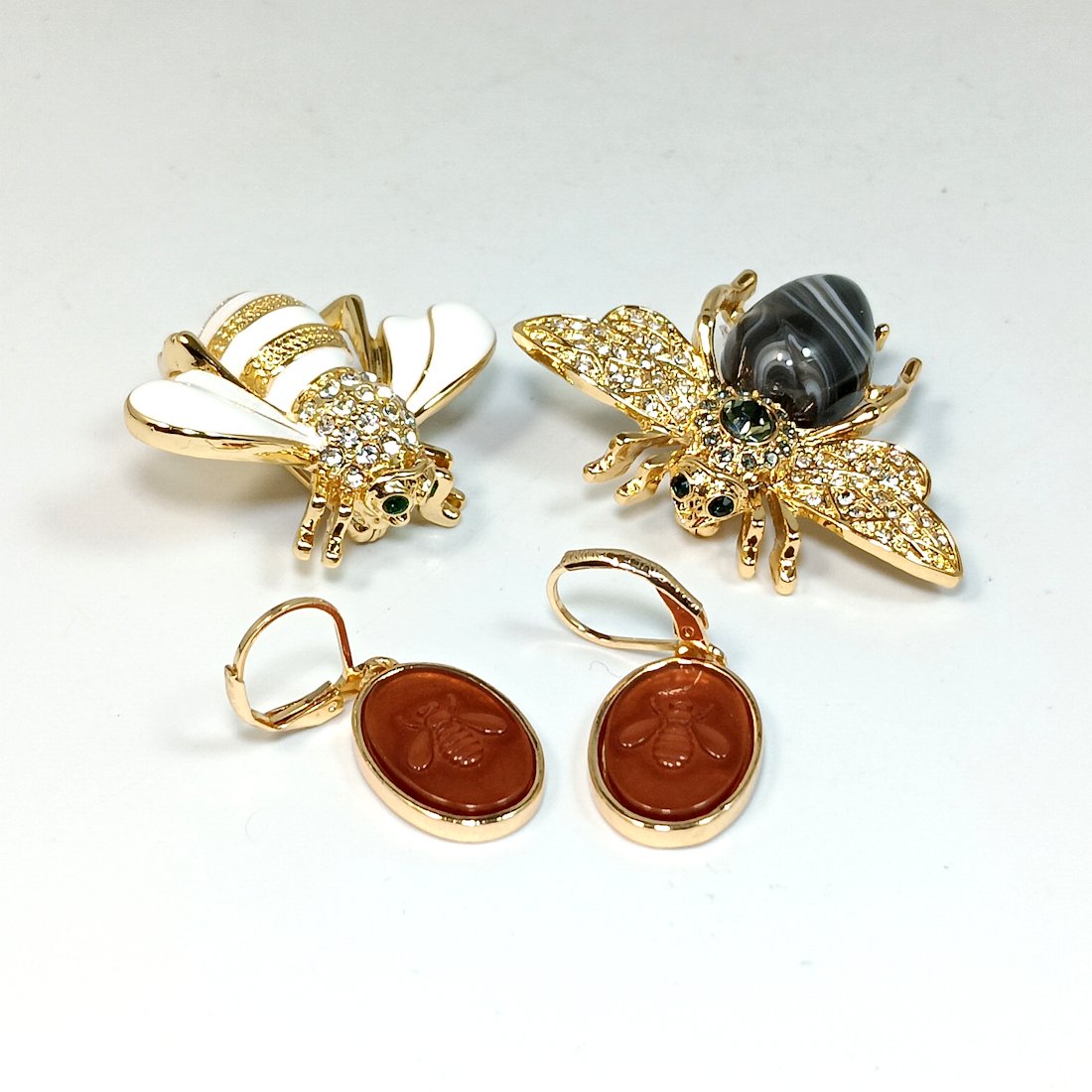 SUPERB LOT OF TWO JOAN RIVERS BEE BROOCHES AND A PAIR OF BEE EARRINGS (1 of 4)