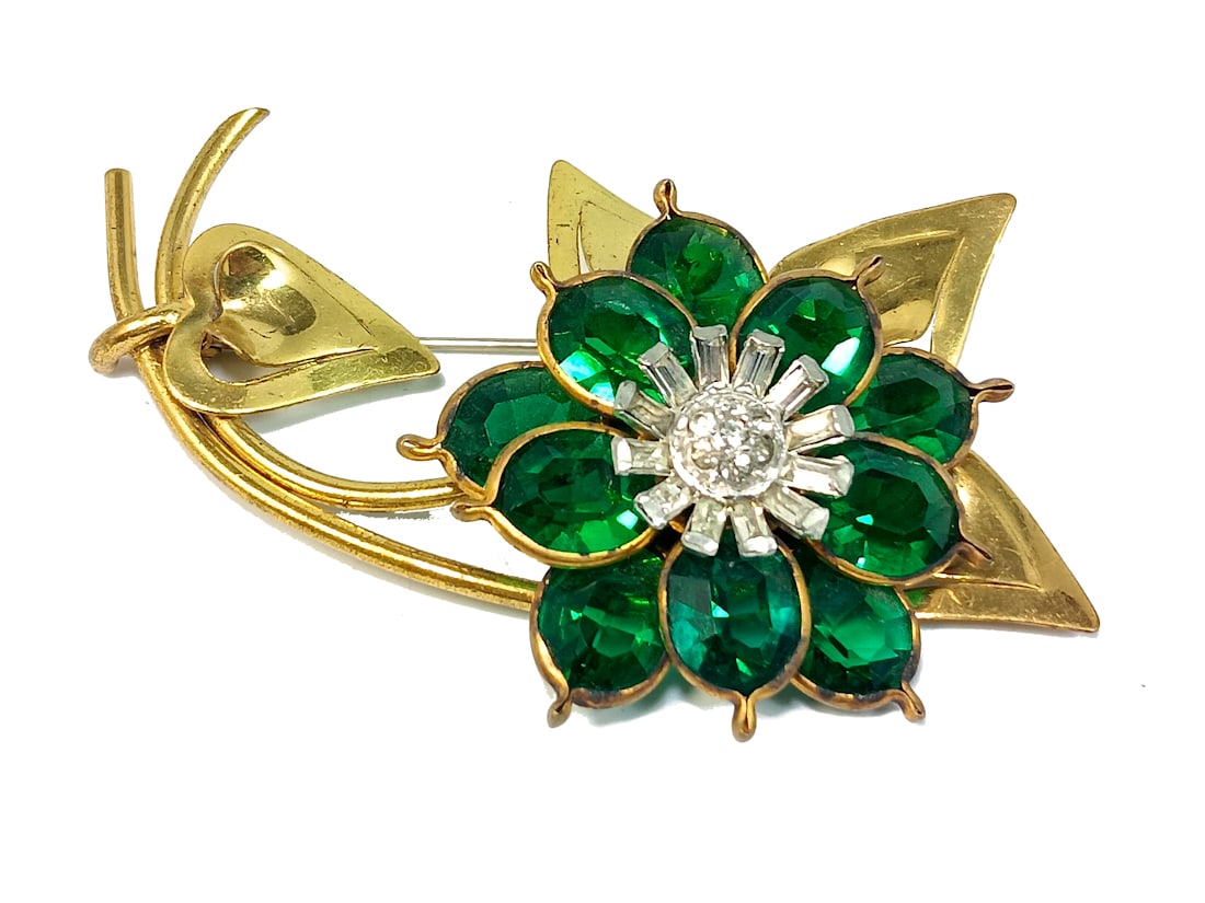 A LARGE VINTAGE RHINESTONE BROOCH BEZEL SET GLASS FLOWER (1 of 4)