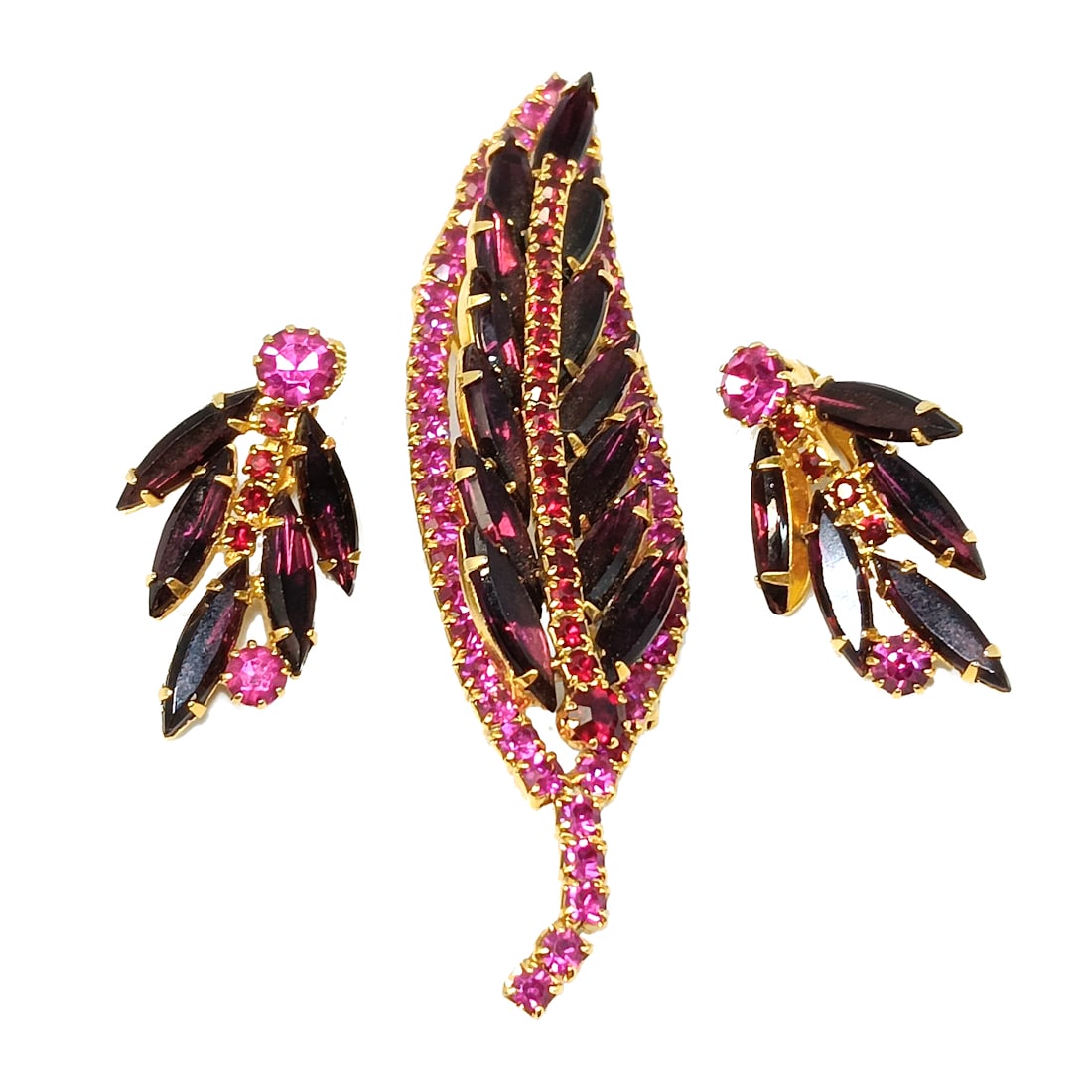A VINTAGE PINK PURPLE RHINESTONE  BROOCH & EARRINGS SET MID-CENTURY (1 of 2)