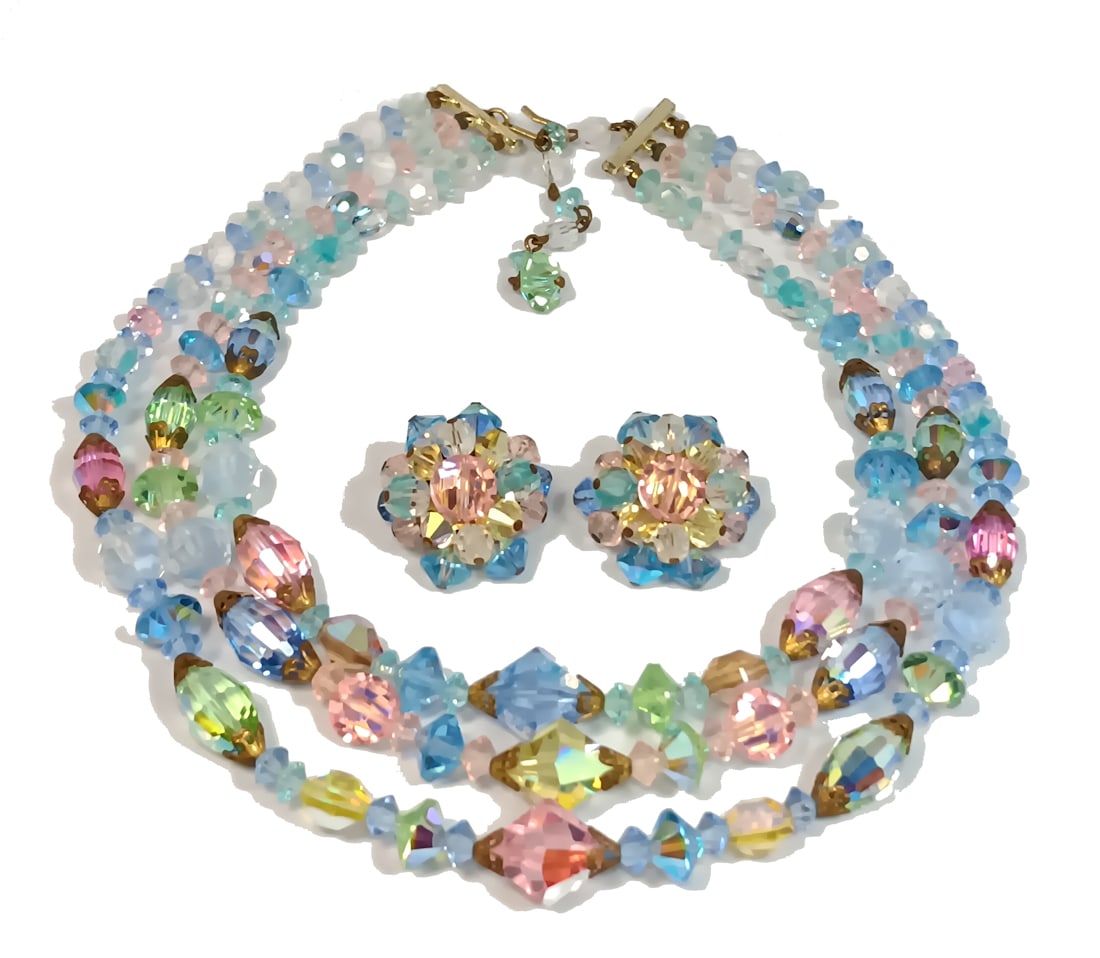 A DELIGHTFUL MID-CENTURY VINTAGE CRYSTAL SET NECKLACE EARRINGS (1 of 3)