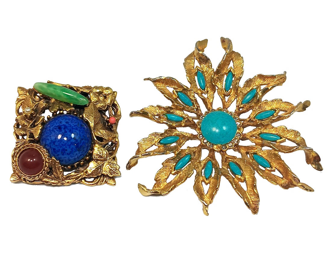 A LOT OF 2 VINTAGE BROOCHES DE NICOLA   AND  SANDOR (1 of 3)