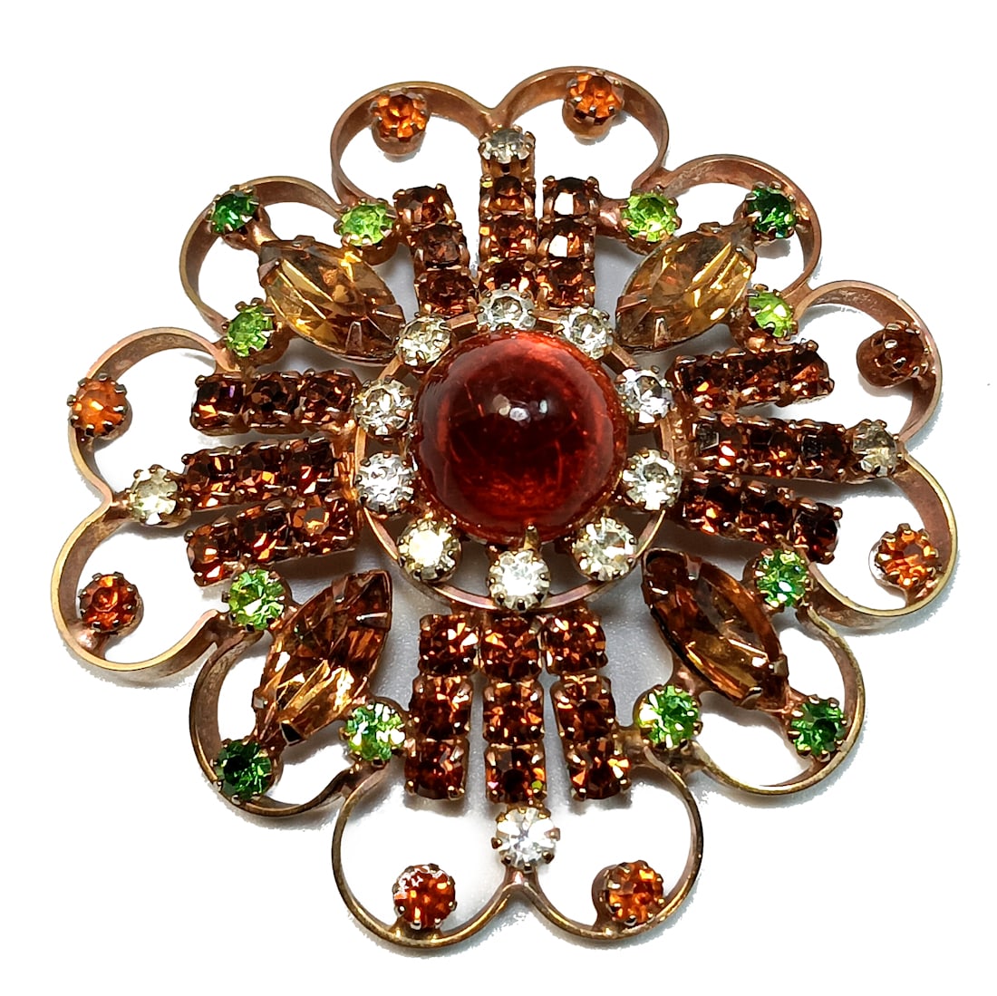 A SUPERB MID-CENTURY VINTAGE LARGE RHINESTONE PENDANT ALICE CAVINESS: OFFERED HERE IS A MID-CENTURY VINTAGE RHINESTONE, LARGE DOMED PENDANT SIGNED ALICE CAVINESS. IT IS 2.6" WIDE. WE PROVIDE IN-HOUSE/COMBINED SHIPPING FOR YOUR CONVENIENCE.
