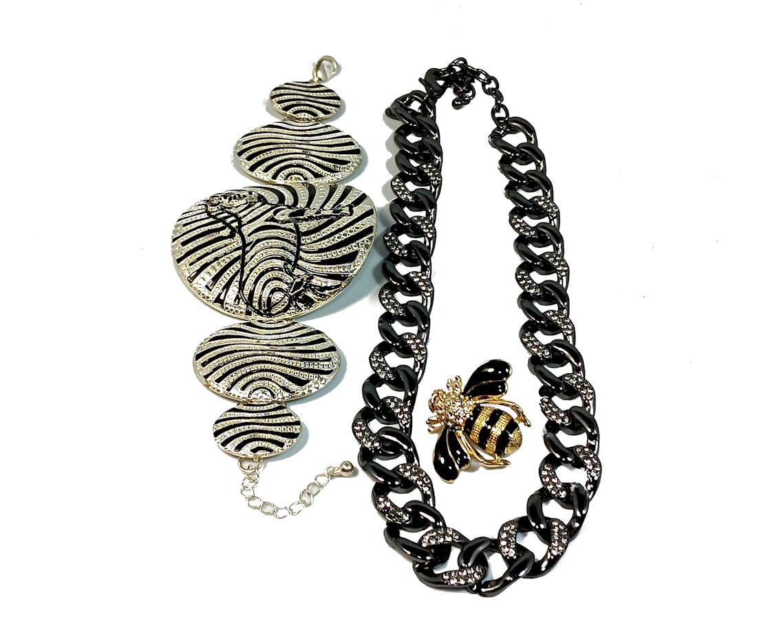 SUPERB LOT JOAN RIVERS BEE NECKLACE BROOCH AND A GREAT BRACELET (1 of 3)