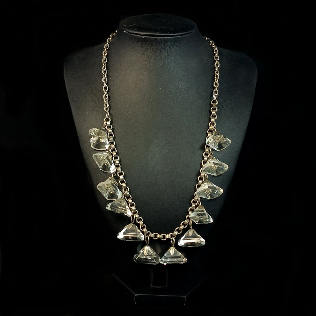 A RARE VINTAGE NECKLACE UNUSUAL CARVED CRYSTAL DROPS 18" (1 of 4)