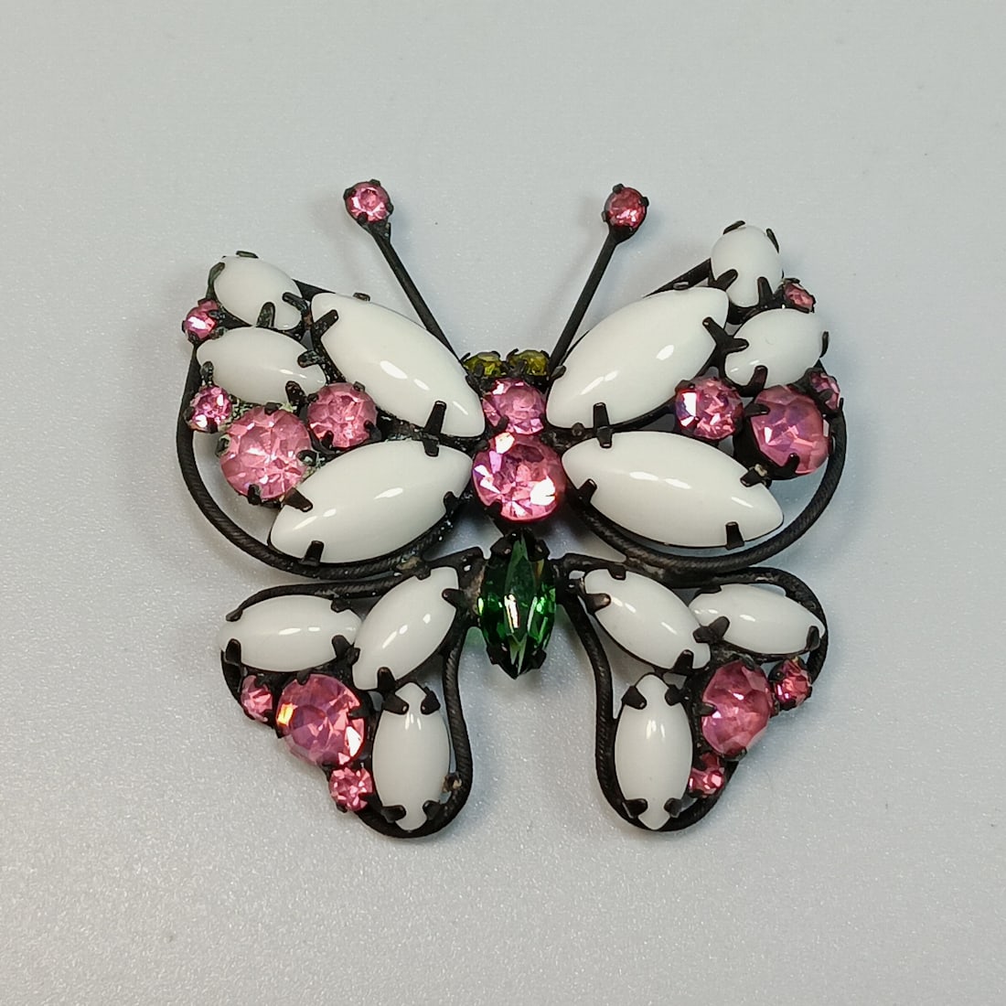 SUPERB VINTAGE BUTTERFLY BROOCH PINKS REGENCY 1.75" (1 of 3)