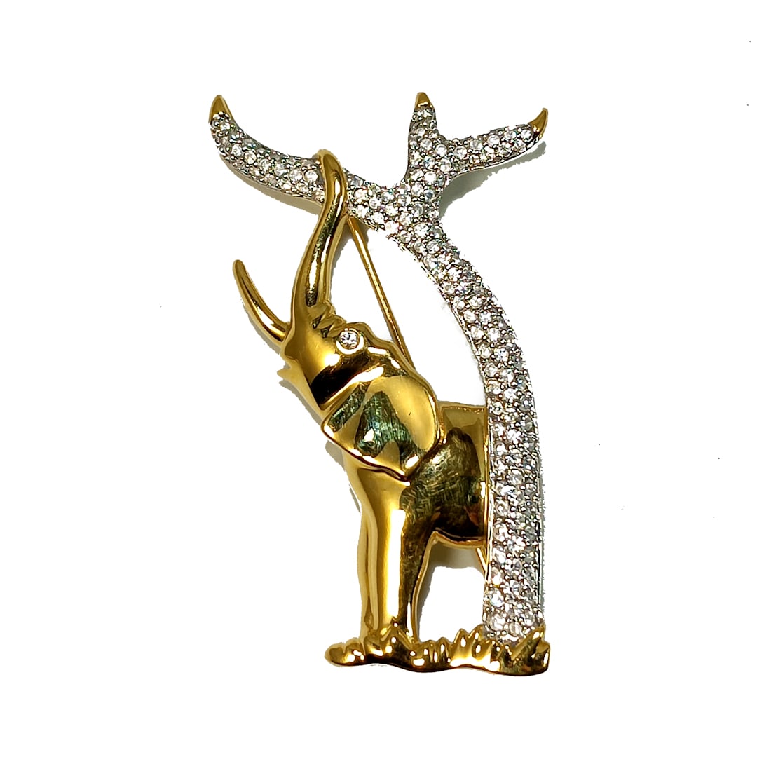 A GREAT LARGE SWAROVSKI VINTAGE RHINESTONE BROOCH ELEPHANT: THE EXQUISITE LARGE AND BRILLIANT BROOCH IS 2.75" LONG AND 1.4" WIDE. PROPERTY OF A FLORIDA COLLECTOR. WE COMBINE/PROVIDE IN-HOUSE SHIPPING.