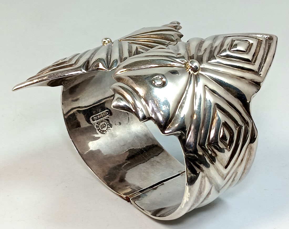 A LARGE AND IMPRESSIVE MEXICO STERLING BRACELET SIGNED F. PICHARDO 72 GRAMS (1 of 7)