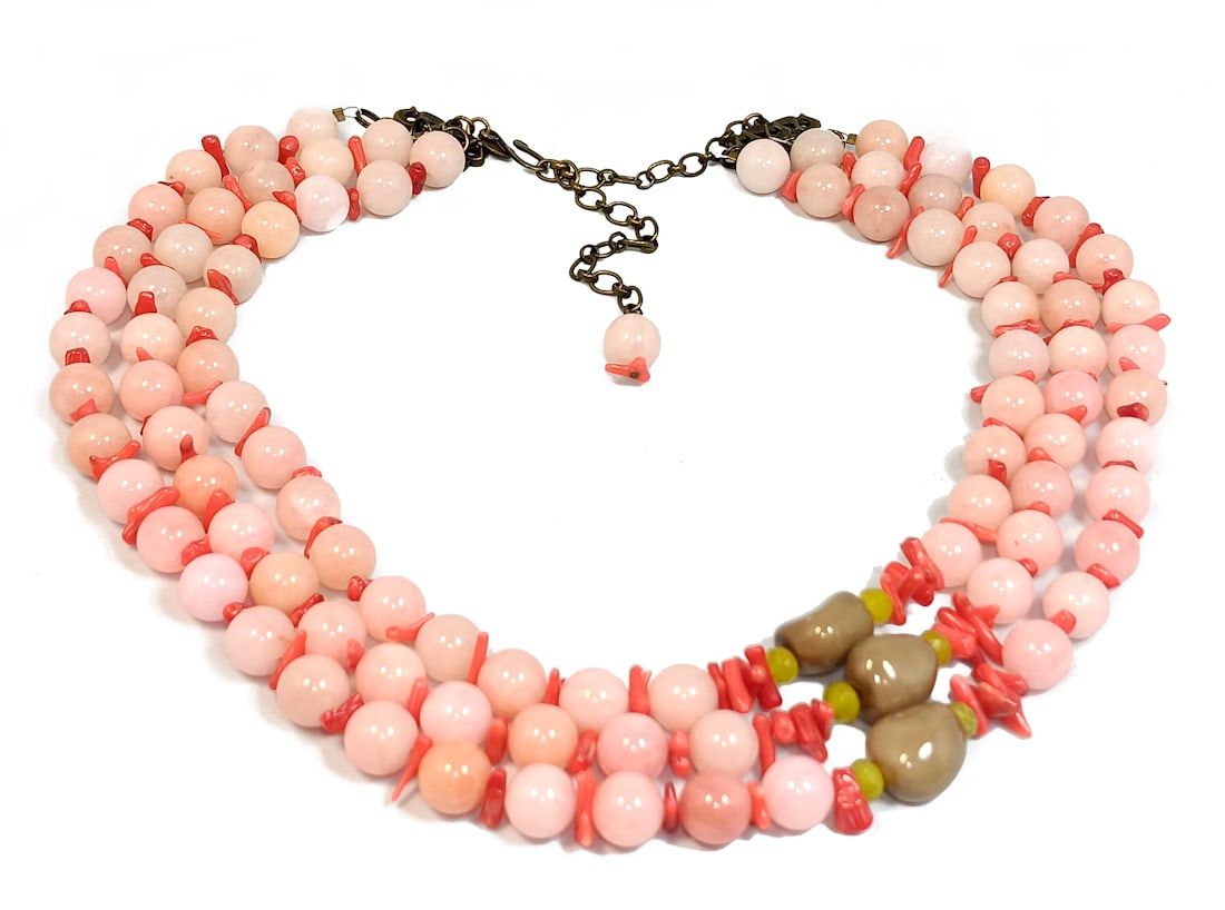 A FABULOUS 3 STRANDS NECKLACE BY DAVID AUBREY CORAL PINK JADEITE: THE STUNNING VINTAGE NECKLACE MEASURES 16-22" LONG, ADUSTABLE. THE DESIGN IS EXQUISITE. IT FEATURES PINK JADEITE (TESTED WITH THE PRESIDIUM GEM TESTER) RED CORAL,GREEN QUARTZ AND JASPER. THE COLORCOMB