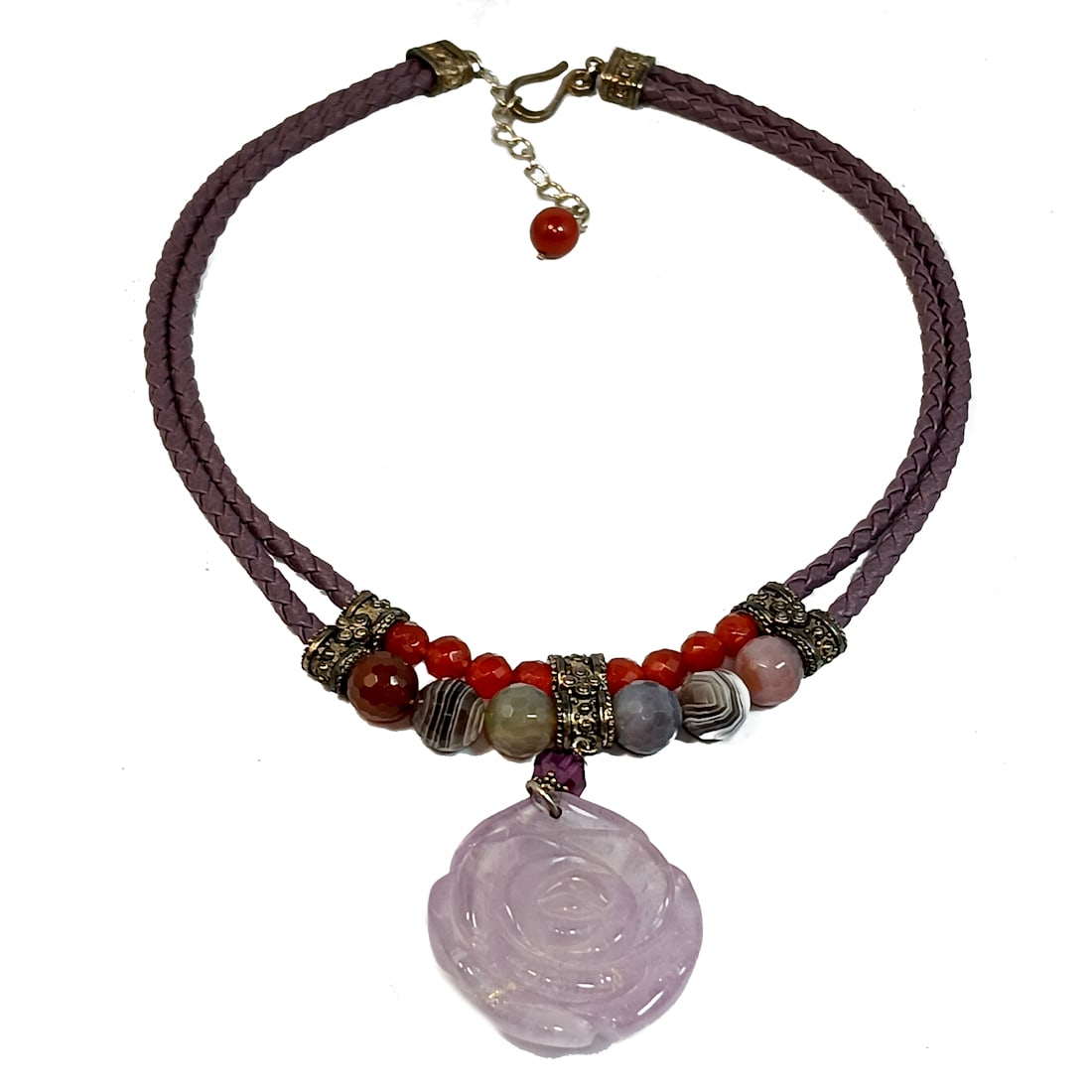 A LOVELY CARVED AMETHYST CARNELIAN AND BANDED AGATE NECKLACE (1 of 4)
