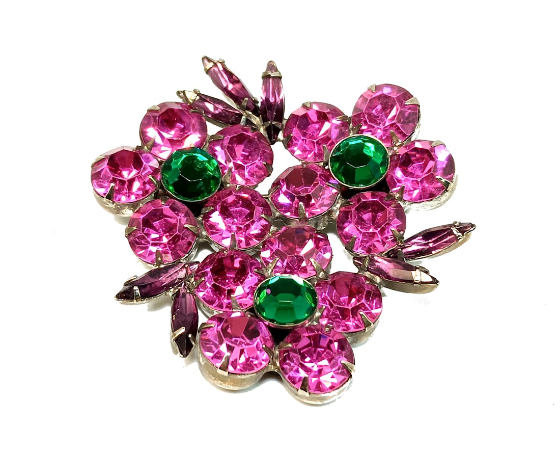 A VINTAGE LARGE TRIPLE FLOWER RHINESTONE BROOCH 2.25" FUSCIA GREEN (1 of 4)