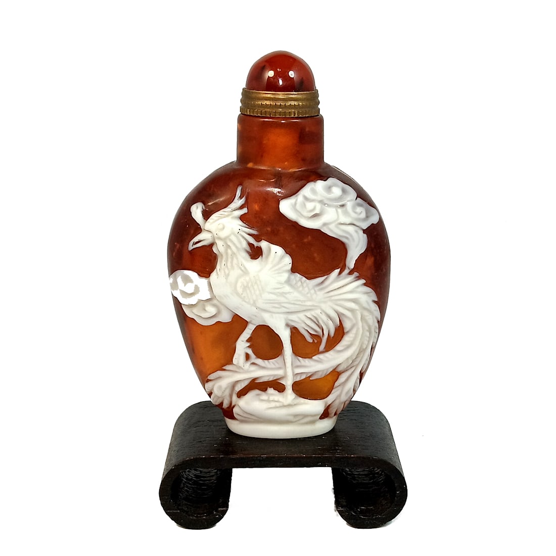 CHINESE PEKING GLASS SNUFF BOTTLE PHOENIX FLOWERS: THE FINE CHINESE SNUFF BOTTLE IS BEAUTIFULLY CARVED IN WHITE OVER AMBER COLOR WITH MUCH DETAIL. THE BOTTLE FEATURES A PHOENIX ON ONE SIDE AND PEONIES ON THE OTHER SIDE. IT IS 3 INCHES TALL AND BEARS A