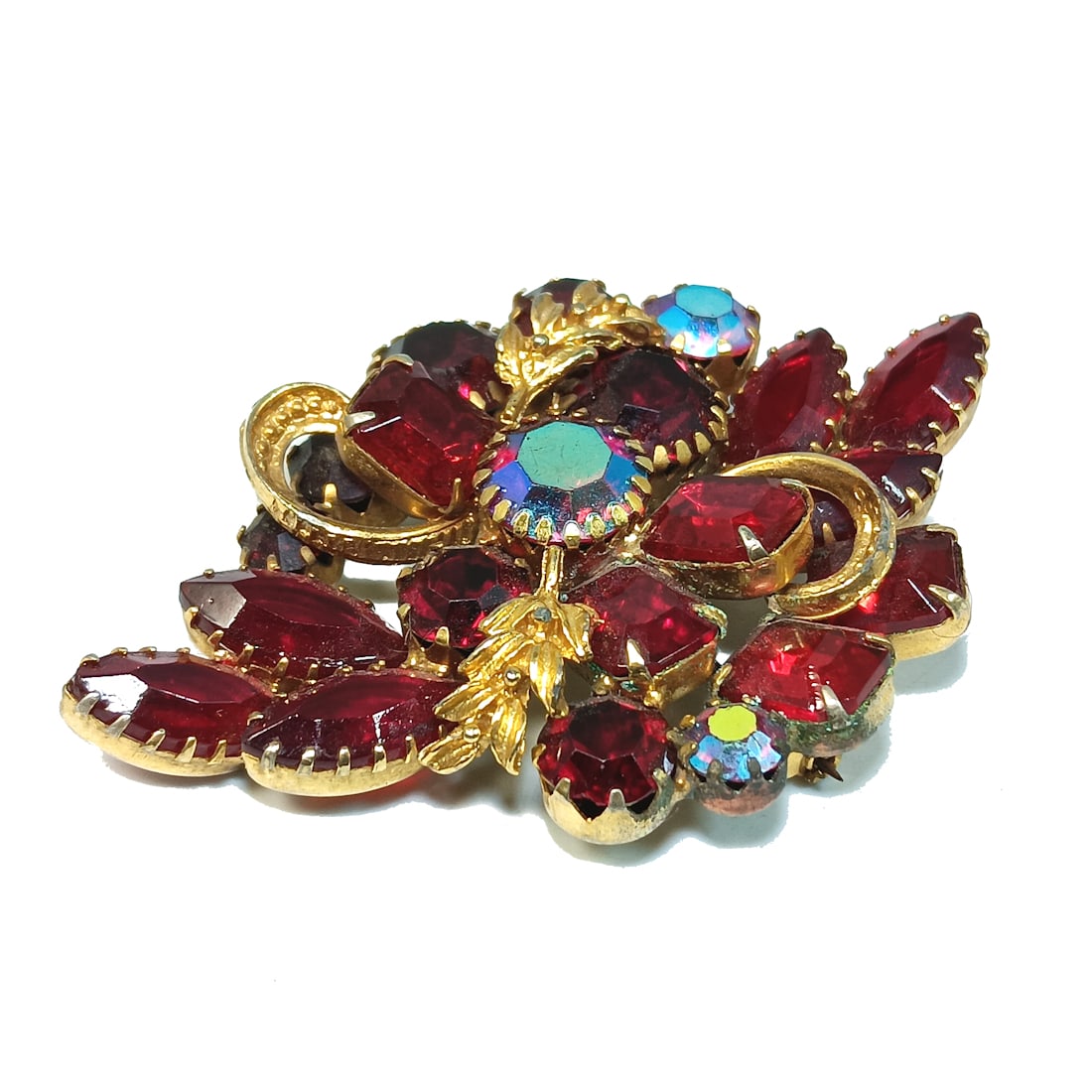 A VINTAGE MID CENTURY RED ALICE CAVINESS BROOCH 2.75" RHINESTONES: THE EXQUISITE BROOCH IN DEEP RED AND AN INTRICATE DESIGN, NOT SIGNED BUT ATTRIBUTED TO ALICE CAVINESS. IT MEASURES 2.75" LONG.WE PROVIDE IN-HOUSE/COMBINED SHIPPING FOR YOUR CONVENIENCE.