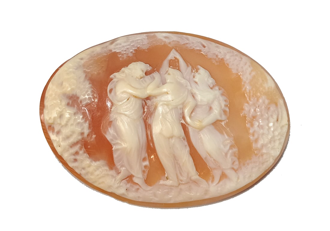 A LARGE SUPERBLY  CARVED SHELL CAMEO THREE GRACES UNFRAMED (1 of 3)