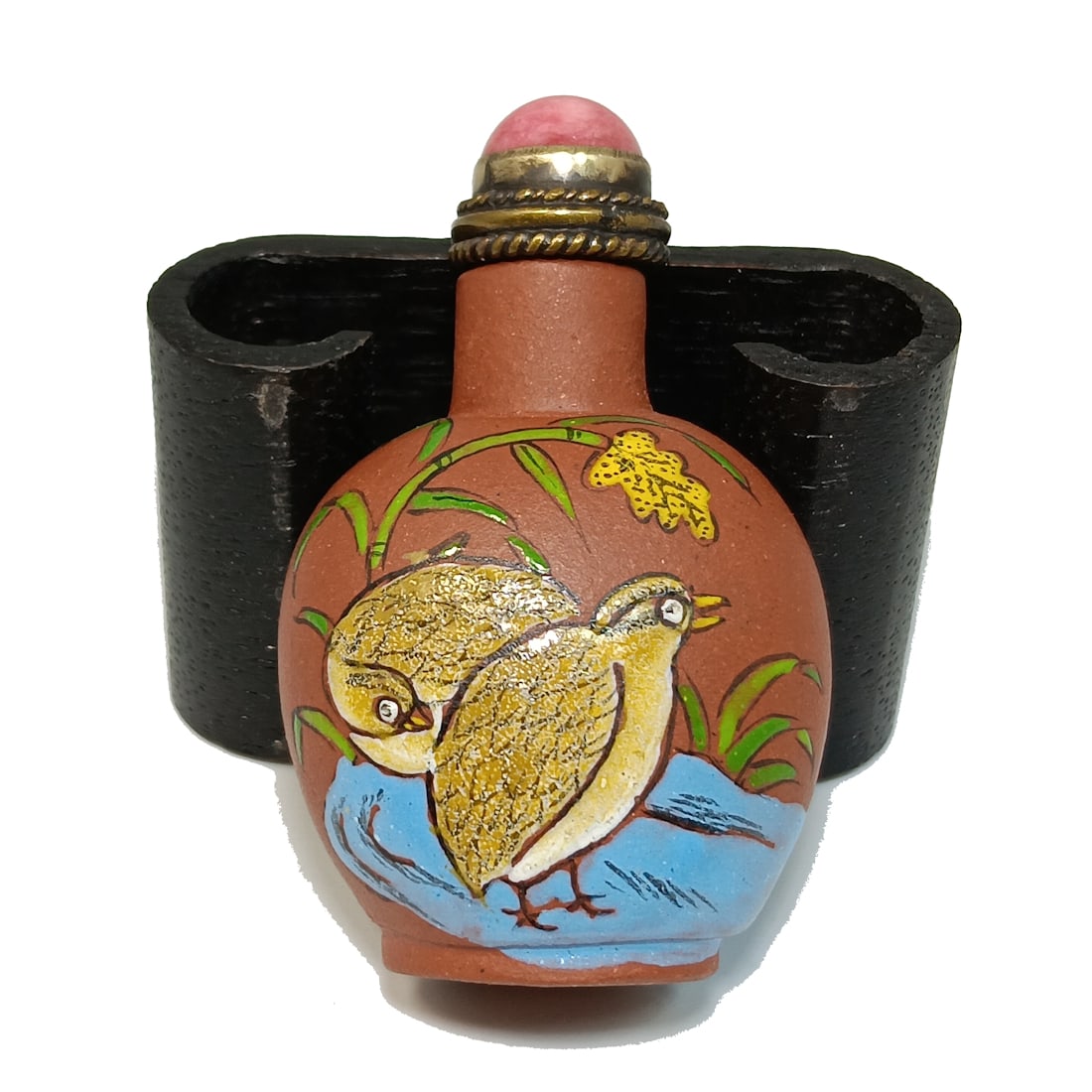 ANTIQUE CHINESE ENAMELED YIXING SNUFF BOTTLE QUAILS 19TH C: THE EXQUISITE YIXING CHINESE SNUFF BOTTLE IS ENAMELED WITH IMAGES OF QUAILS. IT HAS PATINA AND OXIDATION FROM AGE. CIRCA 1800S, QING DYNASTY. IT IS 2 INCHES TALL. STANDS ARE FOR DISPLAY ONLY, NOTINCLU