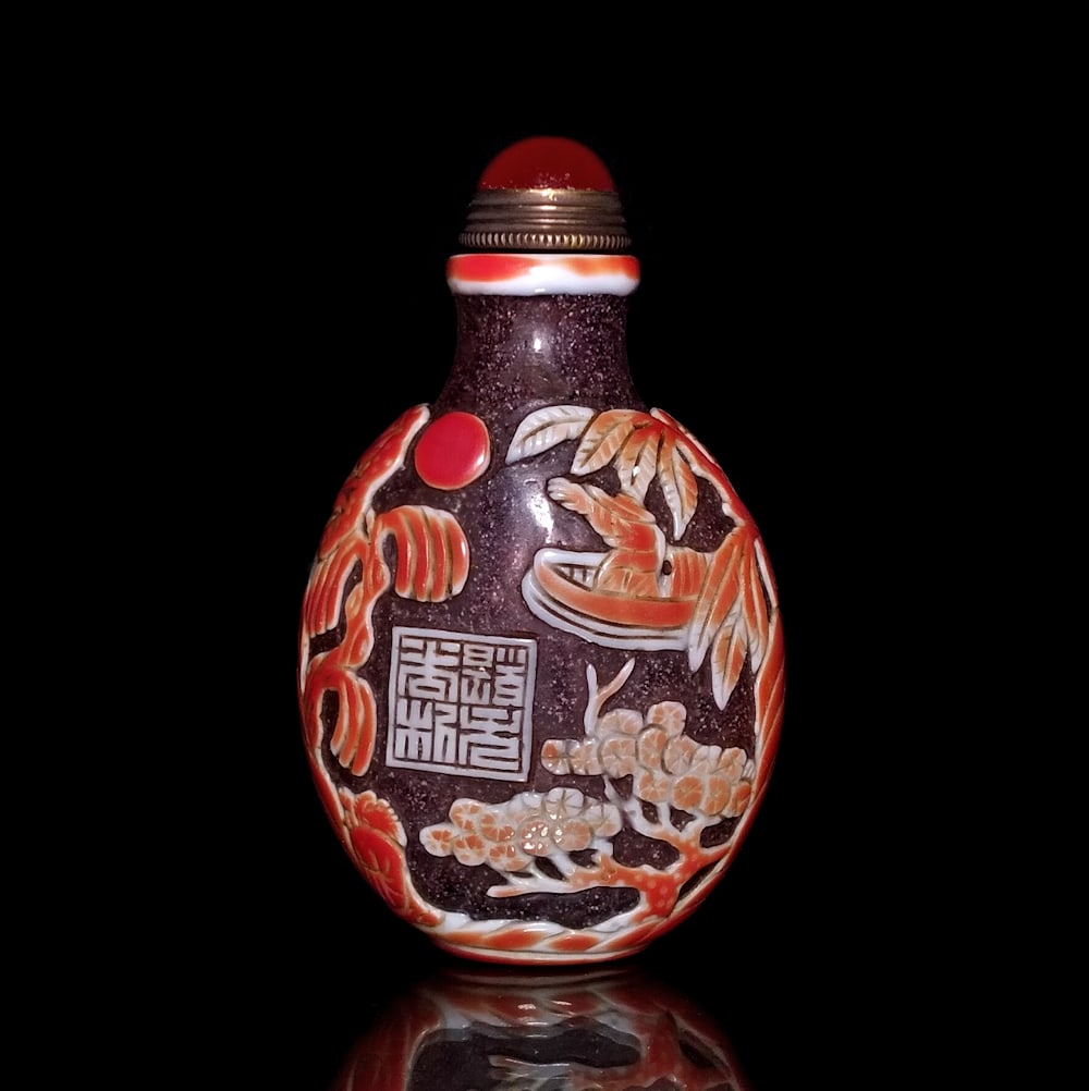 FINE CHINESE PEKING GLASS SNUFF BOTTLE PAGODA BOAT PEOPLE QIANLONG SEAL (1 of 8)