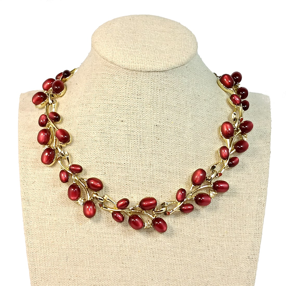 A BEAUTIFUL VINTAGE MID CENTURY RED MOONGLOW NECKLACE SIGNED H&S: A BEAUTIFUL VINTAGE MID CENTURY RED MOONGLOW NECKLACE SIGNED H&S. WE PROVIDE IN-HOUSE/COMBINED SHIPPING FOR A SEAMLESS CHECKOUT. HAVE A LOOK AT OUR OTHER LISTINGS.