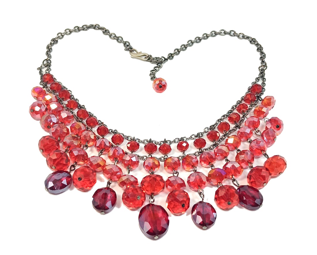 A GORGEOUS VINTAGE NECKLACE RED CRYSTAL DRIPPY BIB: OFFERED HERE IS A GORGEOUS RED CRYSTAL NECKLACE. IT IS 20" LONG WITH THE EXTENDER, IT CAN BE WORN HORTER. STANDS ARE FOR DISPLAY ONLY, NOT INCLUDED UNLESS OTHERWISE STATED. WE COMBINE/PROVIDE IN-HOUSE