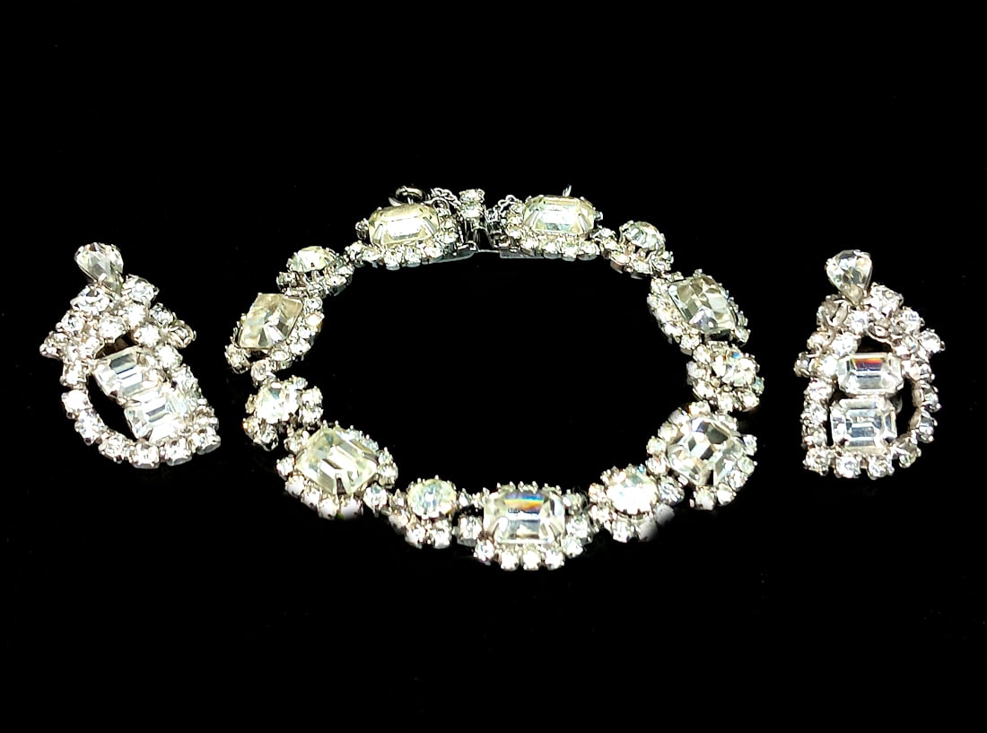 A VINTAGE RHINESTONE BRACELET BY KRAMER OF NEW YORK WITH EARRINGS (1 of 5)