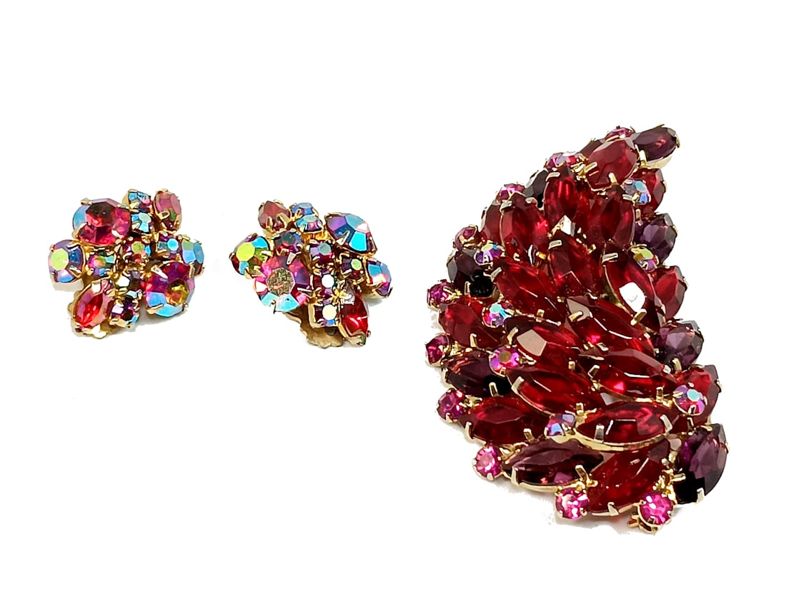 A LARGE JULIANA VINTAGE MID CENTURY RED BROOCH 3" AND EARRINGS (1 of 4)