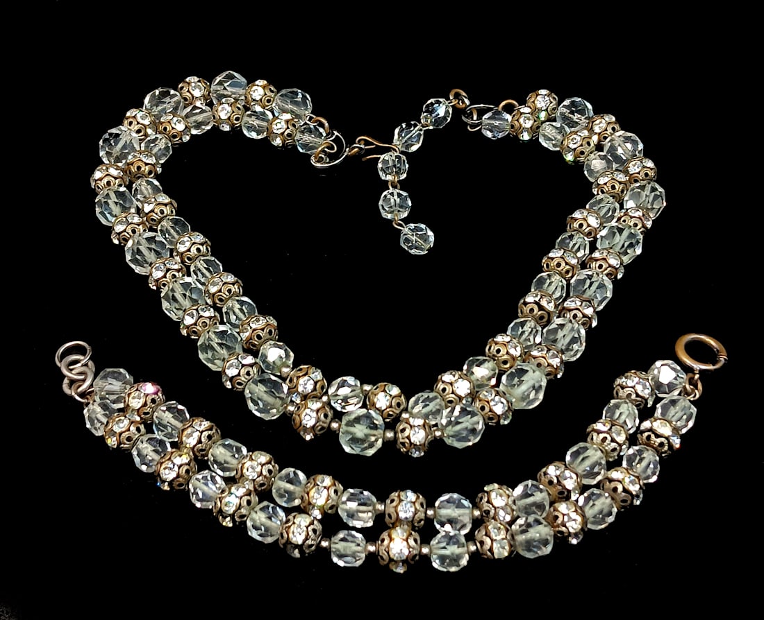 A STUNNING NECKLACE AND BRACELET SET VINTAGE CRYSTAL STRUNG ON CHAIN (1 of 4)