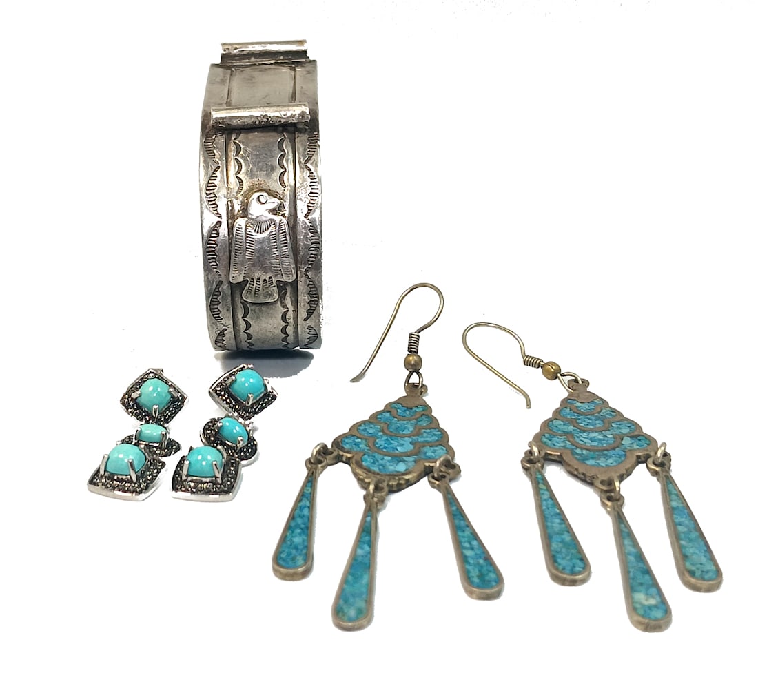 A LOT OF 3 SOUTHWESTEN JEWELRY ITEMS STERLING BRACELET, EARRINGS AND ALPACA EARRINGS (1 of 3)