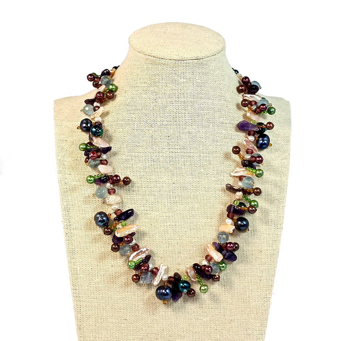 SUPERB VINTAGE NECKLACE AMETHYST PEARL 18": THE BEAUTIFUL VINTAGE NECKLACE IS 18" LONG. STANDS ARE FOR DISPLAY ONLY, NOT INCLUDED UNLESS OTHERWISE STATED. WE COMBINE/PROVIDE IN-HOUSE SHIPPING.
