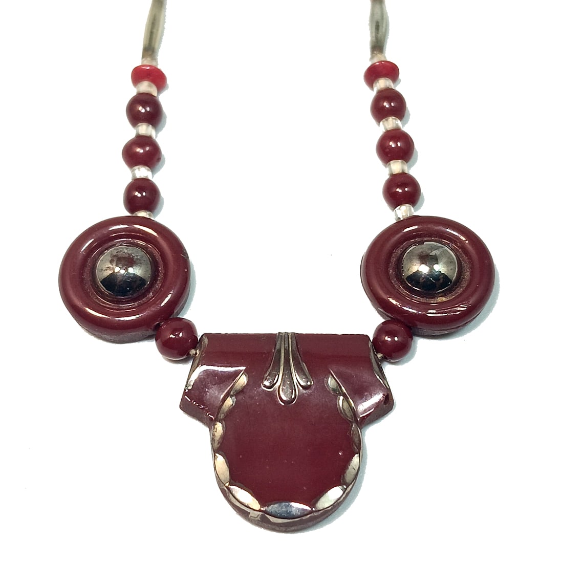 AN ART DECO CZECH GLASS NECKLACE CIRCA 1930 (1 of 4)