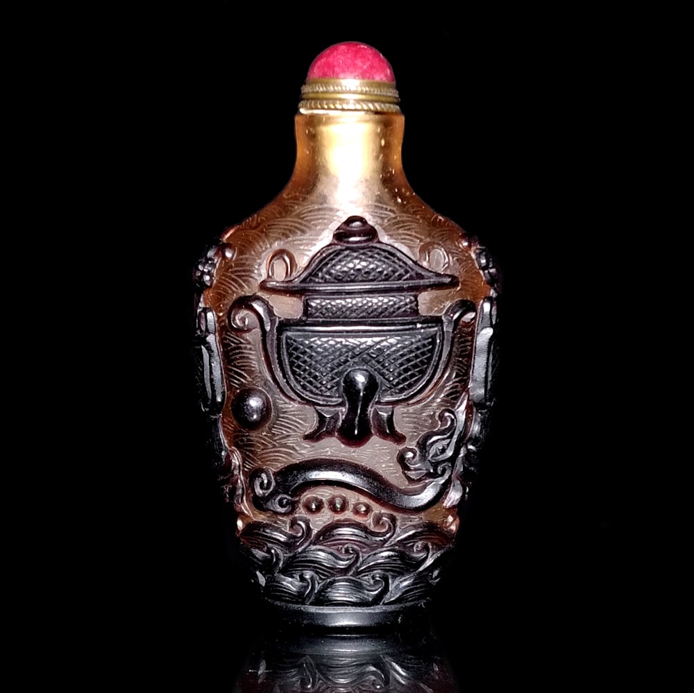 CHINESE PEKING GLASS SNUFF BOTTLE KYLIN: THE CHINESE SNUFF BOTTLE IS 3 INCHES TALL. STANDS ARE FOR DISPLAY ONLY, NOT INCLUDED UNLESS OTHERWISE STATED. PROPERTY OF A FLORIDA COLLECTOR. WE COMBINE/PROVIDE IN-HOUSE SHIPPING.
