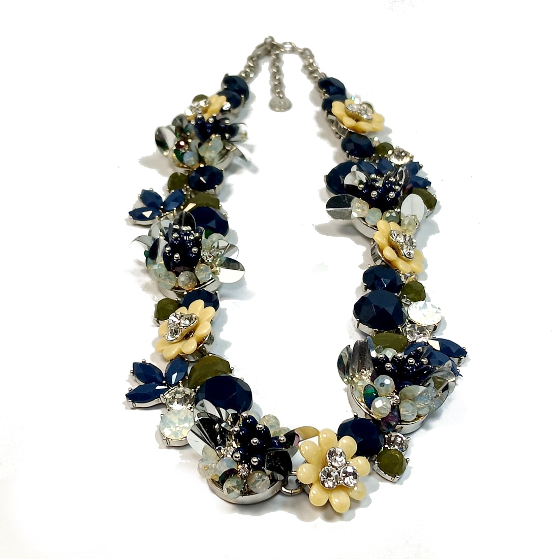 A FANTASTIC STATEMENT NECKLACE BY TALBOTS: OFFERED HERE IS A FANTASTIC STATEMENT NECKLACE BY TALBOTS. IT MEASURES BETWEEN 17-20" IN ADJUSTABLE LENGTH. WE PROVIDE IN-HOUSE/COMBINED SHIPPING FOR YOUR CONVENIENCE.