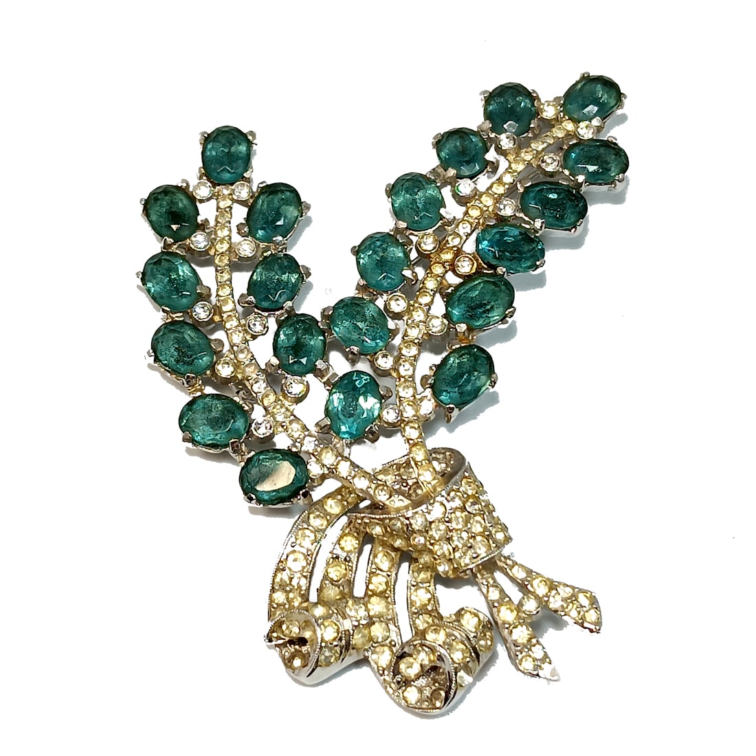 A STUNNING LARGE FLORAL SPRAY BROOCH VINTAGE CIRCA 1930S: THE BEAUTIFUL BROOCH IS RHODIUM PLATED AND MARKED DES. PAT PEND. IT IS 3.25" LONG. WE PROVIDE IN-HOUSE/COMBINED SHIPPING FOR A SEAMLESS CHECKOUT. HAVE A LOOK AT OUR OTHER LISTINGS.