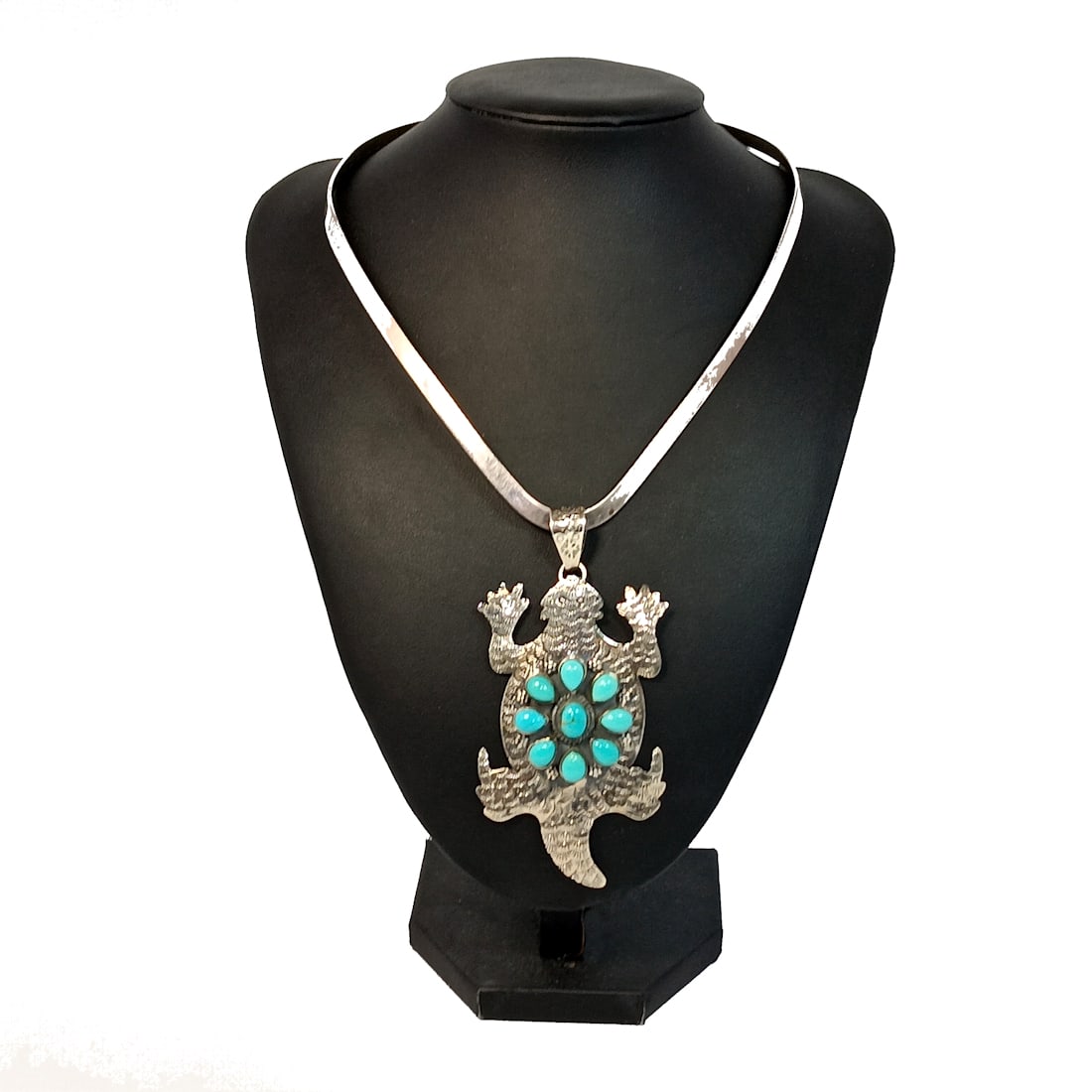 AN IMPRESSIVE SOUTHWESTERN NAVAJO VINTAGE STERLING TURQUOISE NECKLACE (1 of 4)