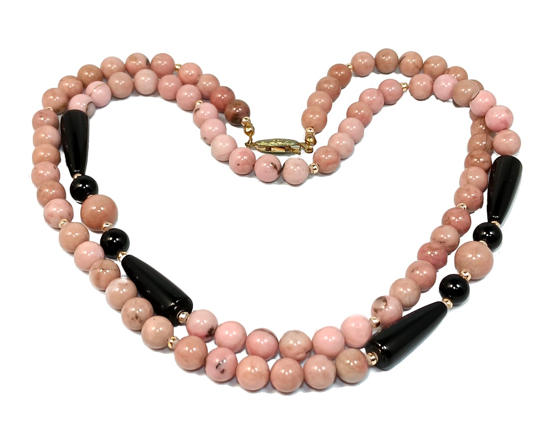 A STUNNING VINTAGE RHODONITE AND ONYX DECO STYLE NECKLACE: THE BEAUTIFUL NECKLACE MEASURES 32" LONG. ALL STONES ARE TESTED WITH THE PRESIDIUM GEMTESTER II. WE PROVIDE IN-HOUSE/COMBINED SHIPPING FOR AN EASY CHECKOUT.