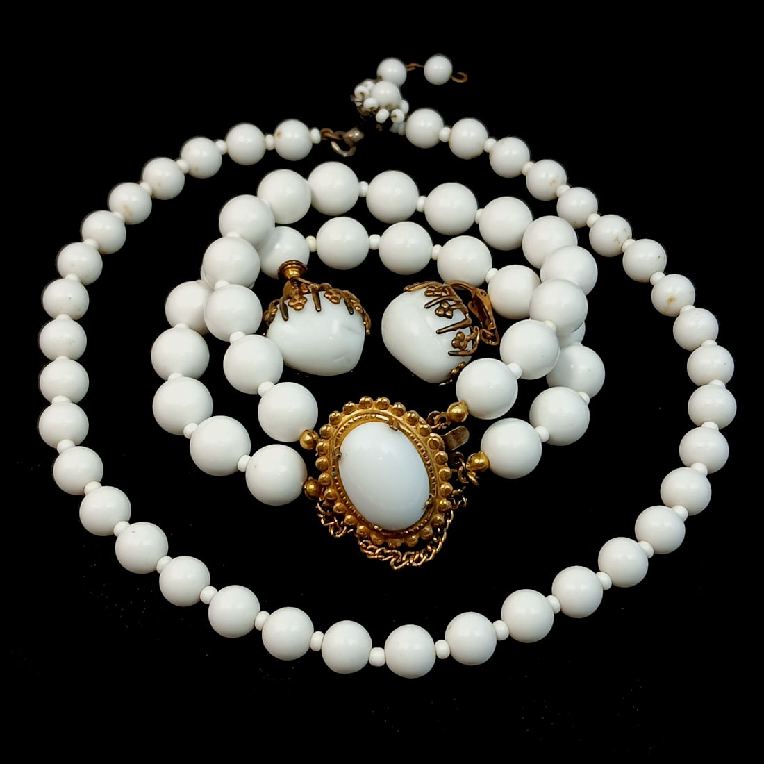 A SIGNED VINTAGE JEWELRY LOT OF SIGNED BY DESIGNER MIRIAM HASKELL (1 of 6)