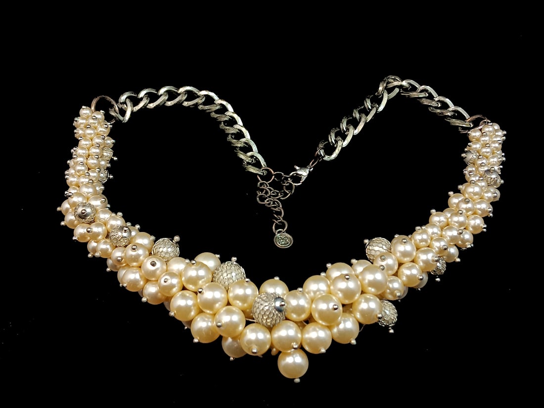 AN IMPRESSIVE PEARL  NECKLACE SIGNED BY DESIGNER ANN TAYLOR (1 of 3)