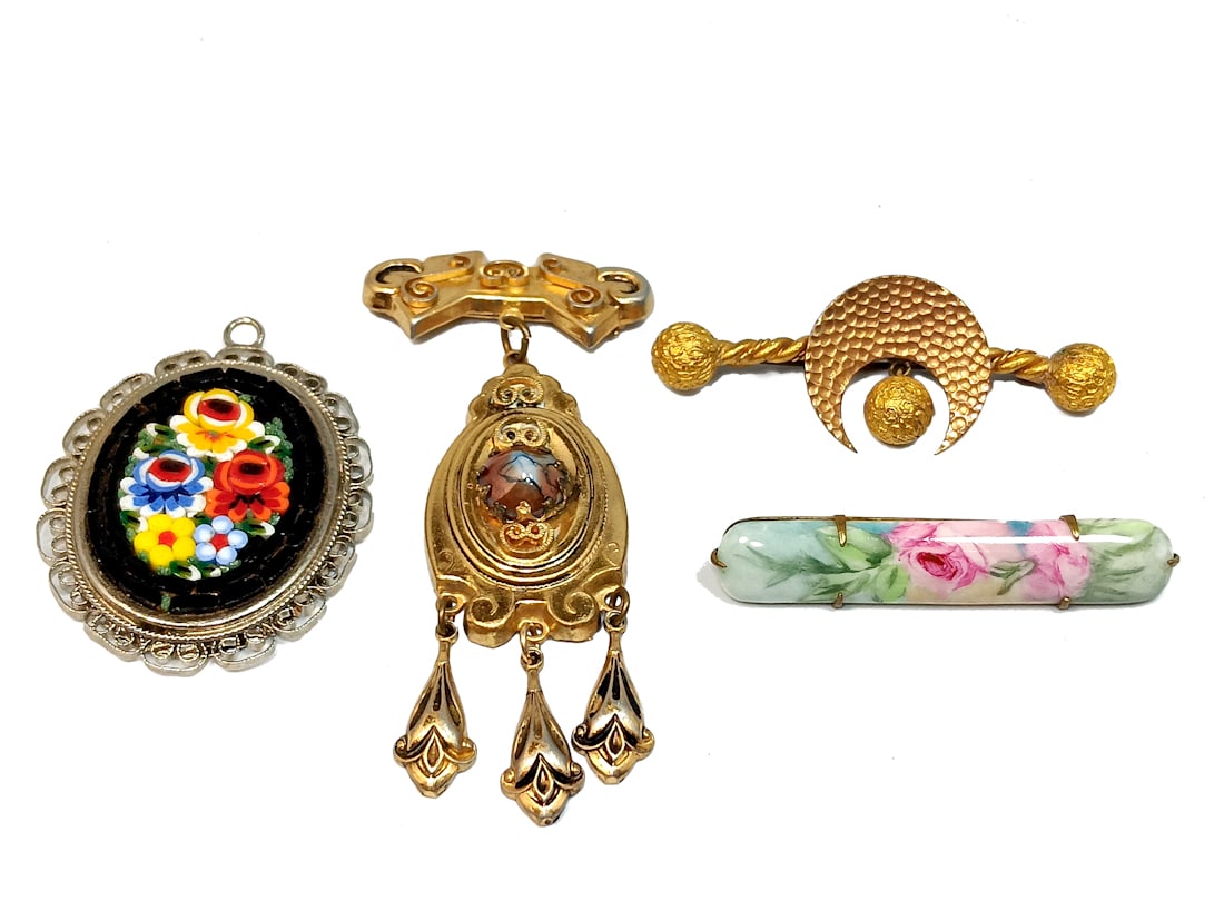 ANTIQUE AND VICTORIAN JEWELRY LOT 3 BROOCHES AND A MOSAIC PENDANT (1 of 2)