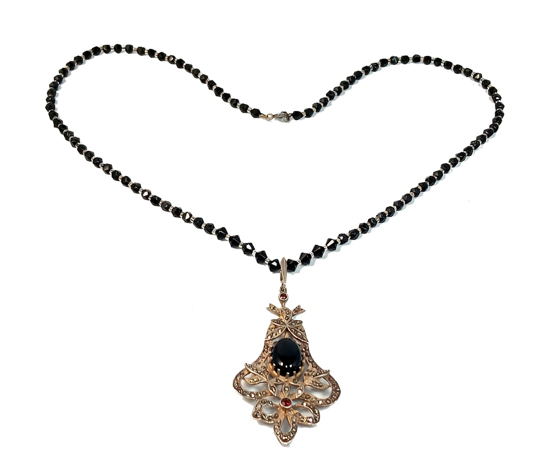 A BEAUTIFUL STERLING ONYX MARCASITE NECKLACE 20": THE PENDANT IS 3" LONG AND THE NECKLACE IS 20" LONG. WE PROVIDE IN-HOUSE/COMBINED SHIPPING FOR A EASY CHECKOUT.
