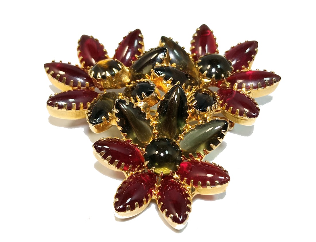 A WONDERFUL RED VINTAGE FLORAL RHINESTONE BROOCH JULIANA (1 of 3)