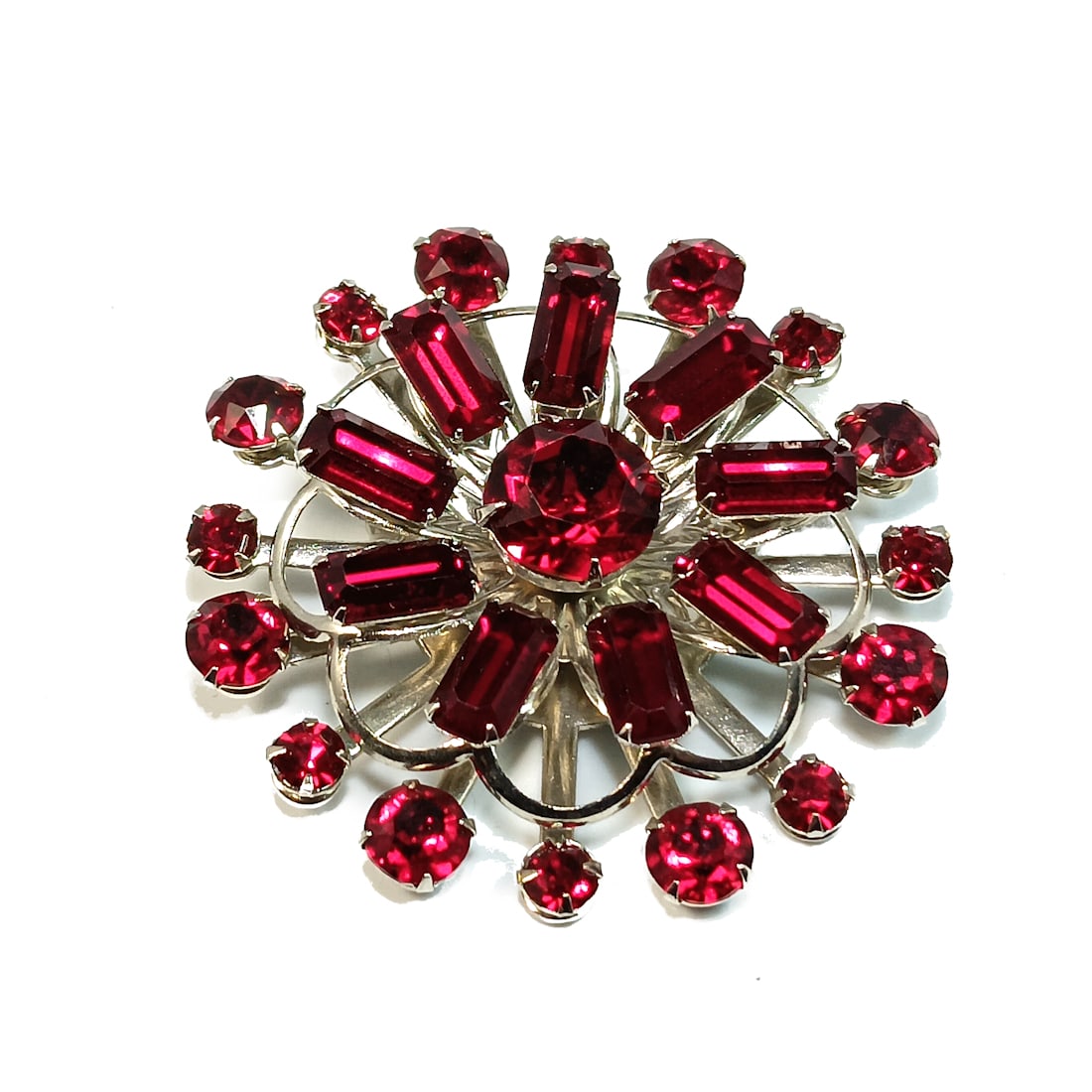 A SIGNED VINTAGE CORO BROOCH MID CENTURY PRONG SET RHINESTONES: THE STUNNING BROOCH IS 2 INCHES LONG. WE PROVIDE IN-HOUSE AND COMBINES SHIPPING FOR YOUR CONVENIENCE.