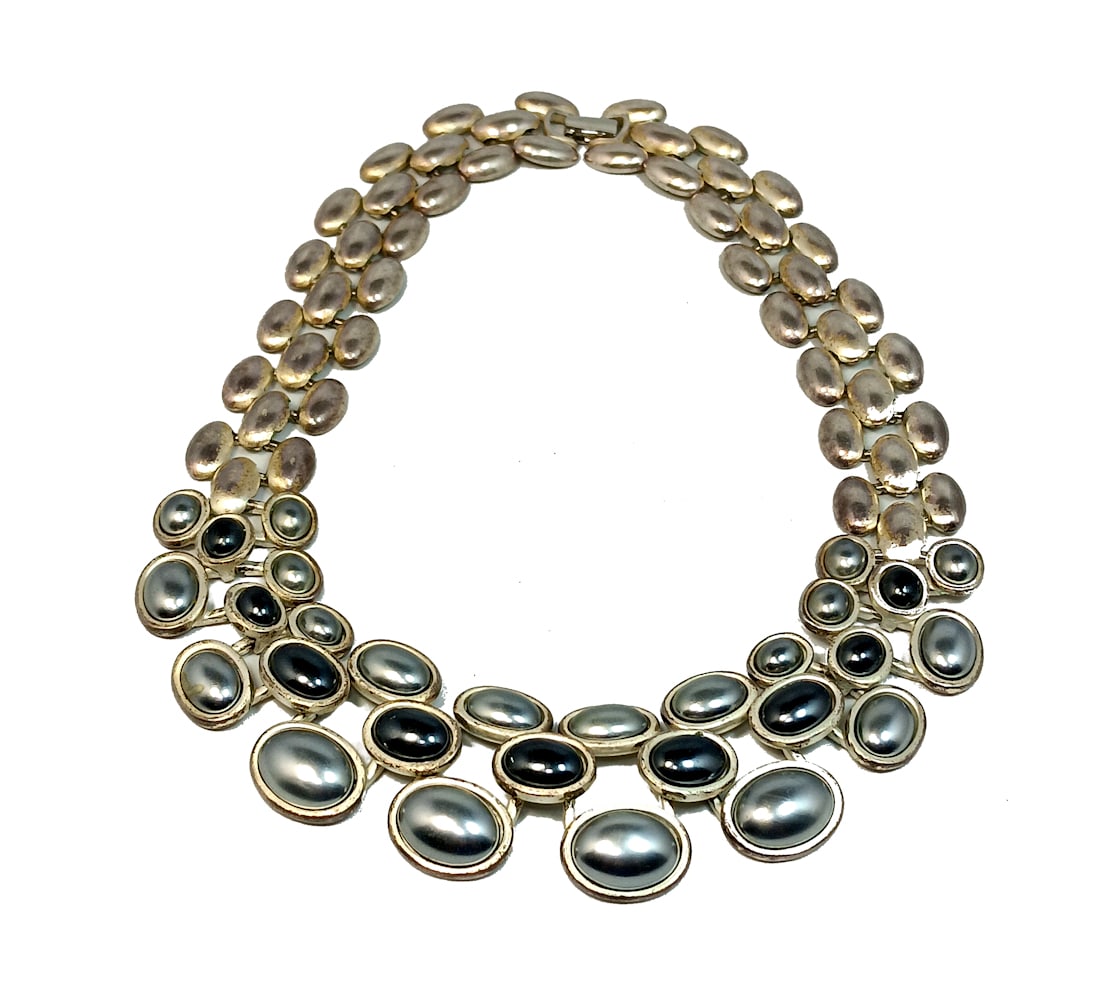 A LARGE AND IMPRESSIVE VINTAGE NAPIER STATEMENT NECKLACE 18" (1 of 4)