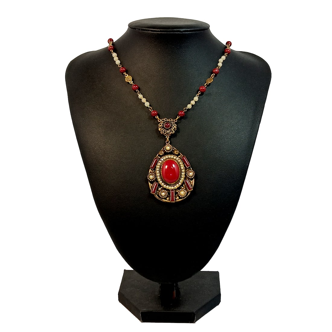 A STUNNING ART DECO CZECH NECKLACE: OFFERED HERE IS A BEAUTIFUL NECKLACE FROM THE ART DECO ERA. IT IS NOT MARKED BUT OF CZECH ORIGIN. IT IS 22" LONG. WE PROVIDE IN-HOUSE/COMBINED SHIPPING FOR YOUR CONVENIENCE.