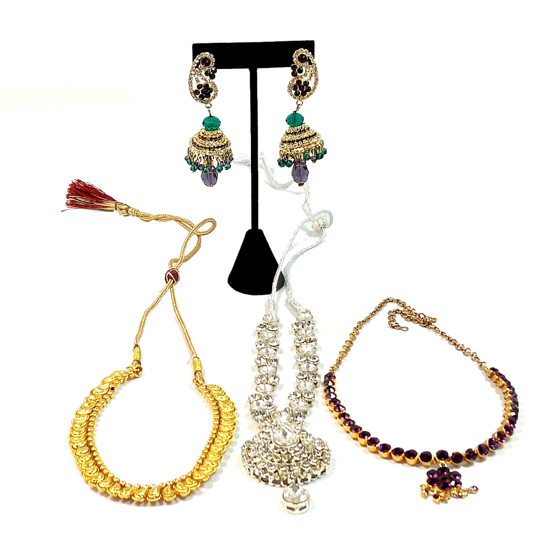 A LOT OF INDIAN COSTUME JEWELRY (1 of 2)