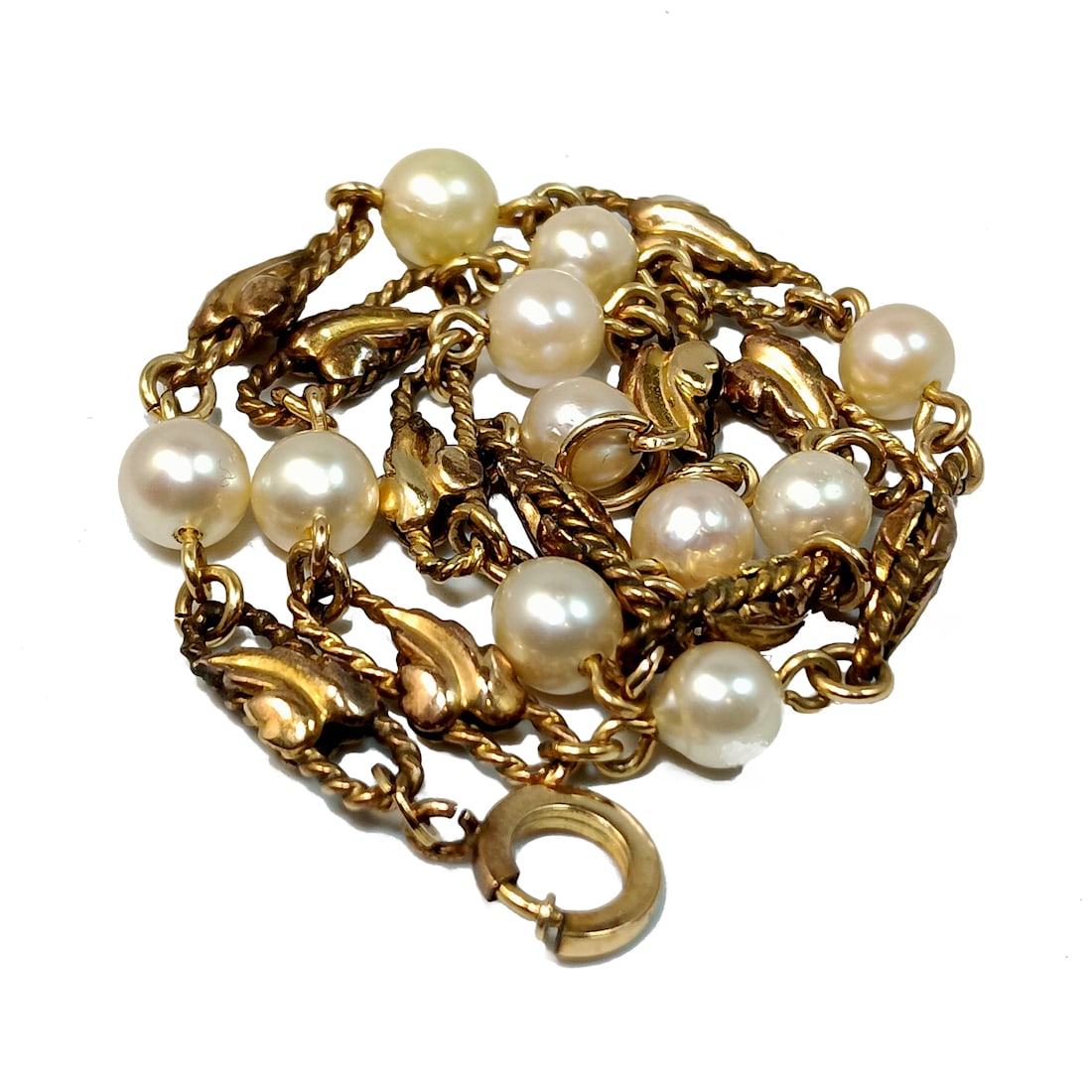 AN ANTIQUE NECKLACE OF JAPANESE AKOYA PEARLS 14K AND 9K GOLD (1 of 4)