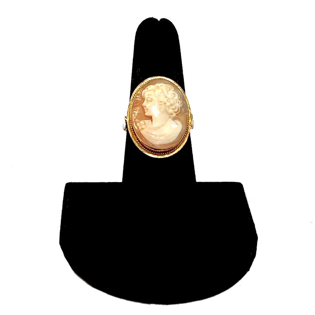A BEAUTIFUL SHELL CAMEO RING SET IN 14K GOLD SIZE 6.5 (1 of 5)