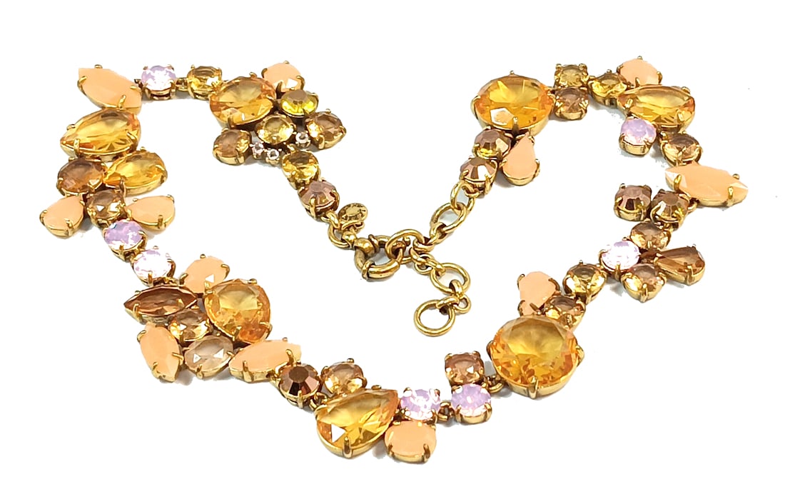 A SUPERB STATEMENT NECKLACE BY J. CREW: OFFERED HERE IS A SUPERB NECKLACE BY J. CREW. THE NECKLACE IS 16"-18" LONG. WHAT A BEAUTY! WE PROVIDE IN-HOUSE/COMBINED SHIPPING FOR YOUR CONVENIENCE. HAVE A LOOK AT OUR MANY JEWELRY ITEMS AND ASIAN O