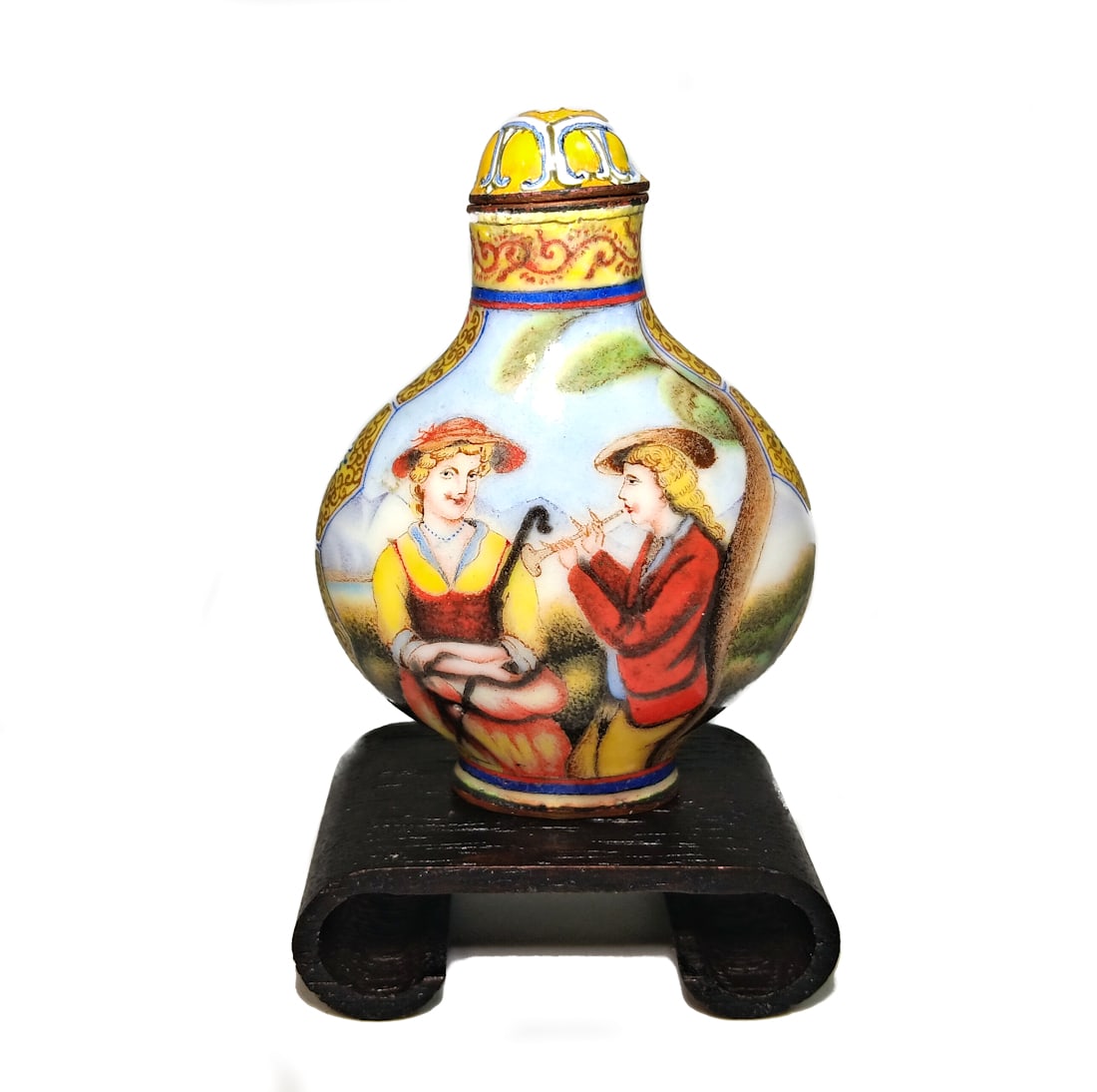 VERY FINE CHINESE SNUFF BOTTLE EUROPEAN SUBJECT ENAMEL ON COPPER (1 of 8)