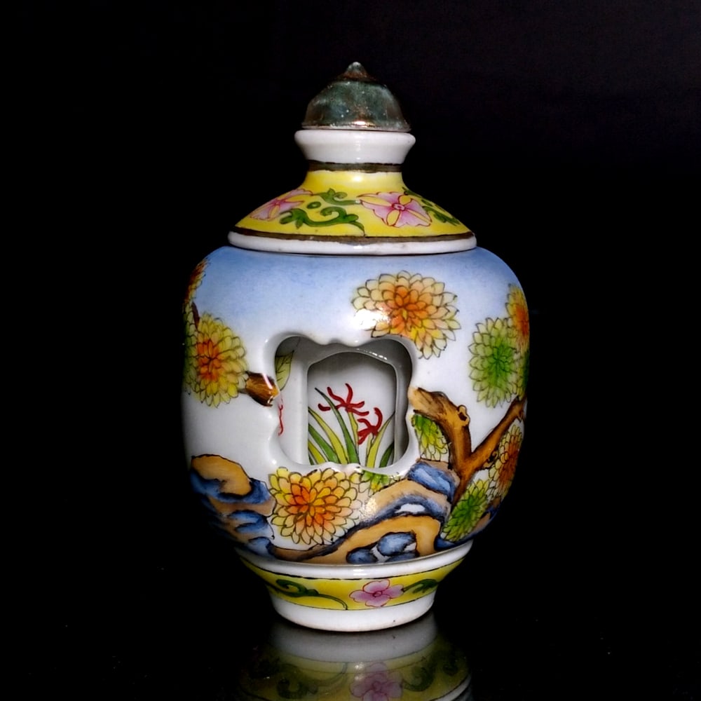 FINE CHINESE ENAMEL ROTATIVE PORCELAIN SNUFF BOTTLE DOGS QIANLONG MARK (1 of 8)