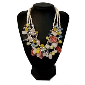 A DELIGHTFUL TRIPLE STRAND NECKLACE ROSE QUARTZ PEARLS ROCK CRYSTAL