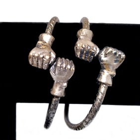 LOT OF 2 GREAT VINTAGE STERLING BRACELETS 73 GRAMS FISTS MOTIF