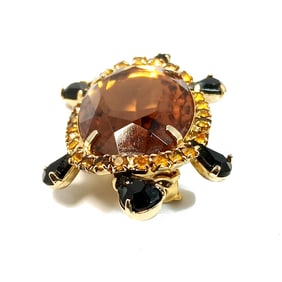 A VINTAGE RHINESTONE TURTLE BROOCH SIGNED ALICE CAVINESS