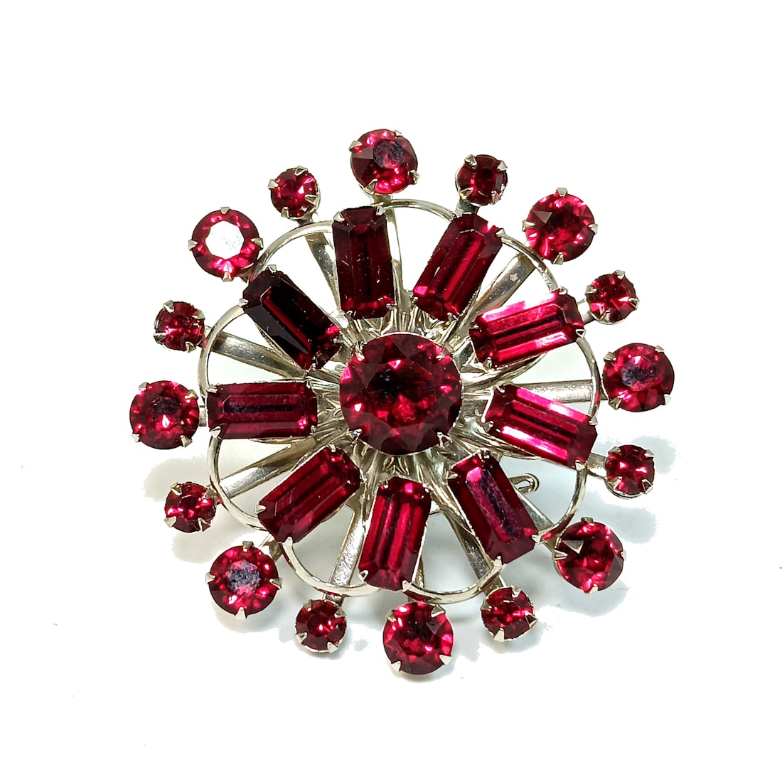 A SIGNED VINTAGE CORO BROOCH MID CENTURY PRONG SET RHINESTONES (1 of 5)